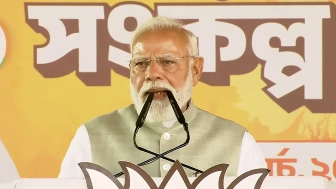 गुजरात दौरे पर प्रधानमंत्री नरेंद्र मोदी, 20,000 करोड़ रुपये से अधिक की परियोजनाओं की सौगात