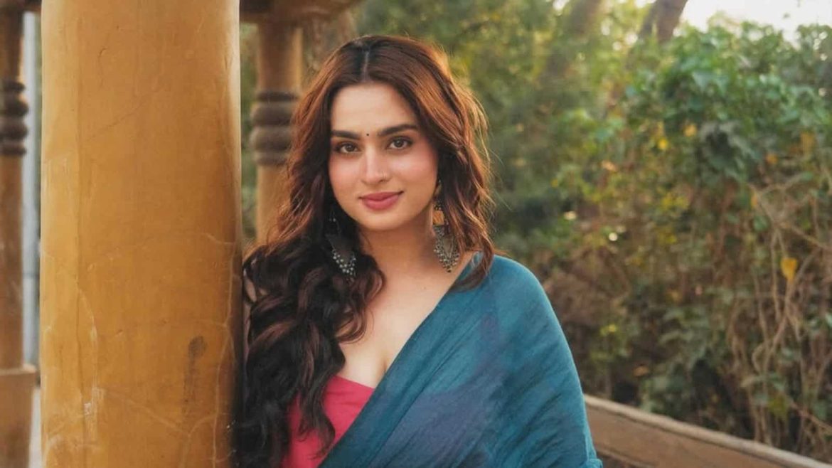 आयशा खान ने किया बड़ा खुलासा: बॉडी शेमिंग और रेप धमकियों के बीच कैसे जूझ रही हैं एक्ट्रेस