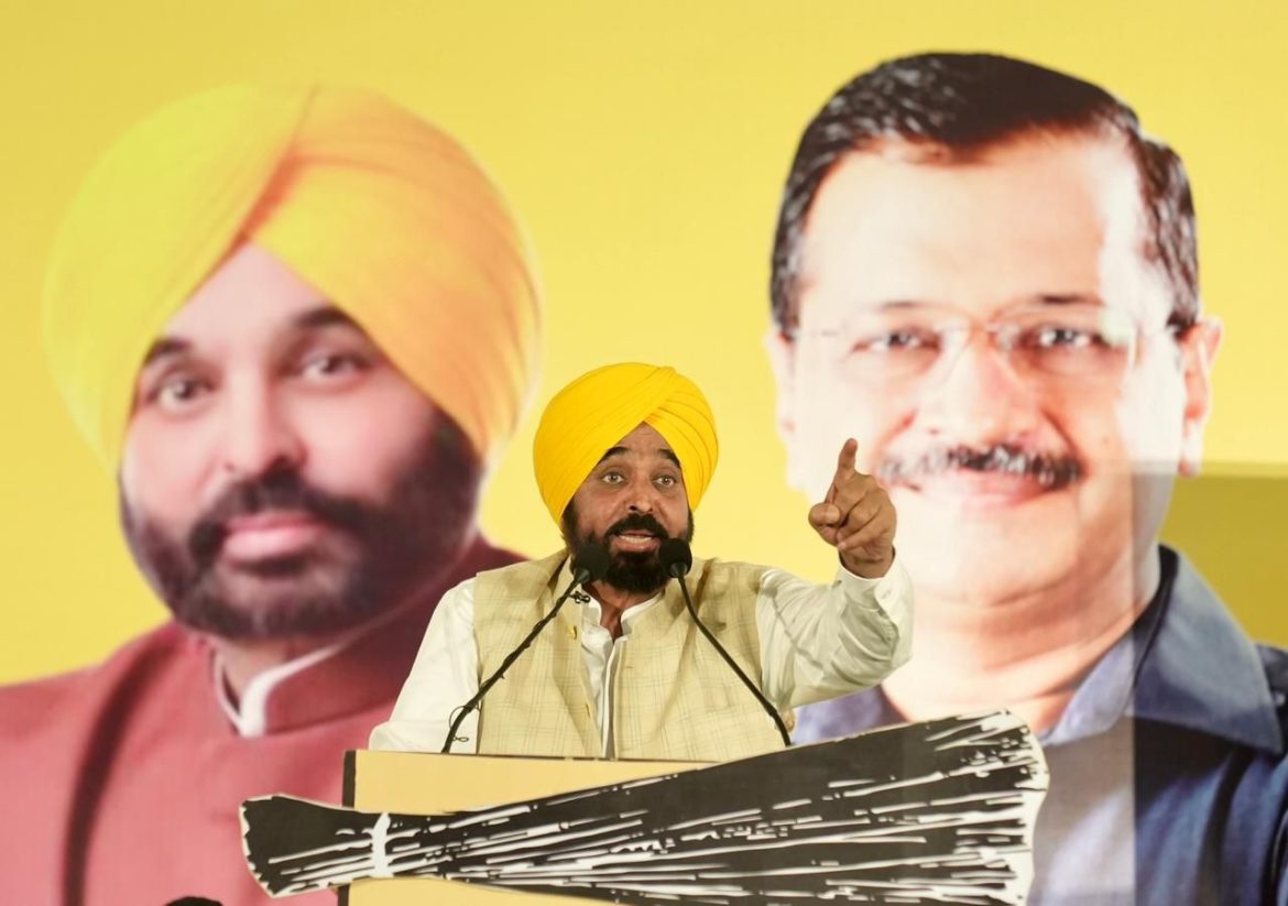 मुख्यमंत्री भगवंत मान और अरविंद केजरीवाल की जामजोधपुर जनसभा में जोरदार सभा, गुजरात में बदलाव का संदेश