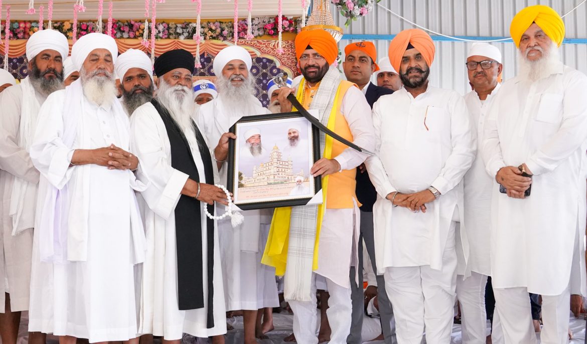 मुख्यमंत्री नायब सैनी ने श्री नानकसर साहिब गुरुद्वारा में शीश नवाया, प्रकाश पर्व पर संगत को दी बधाई