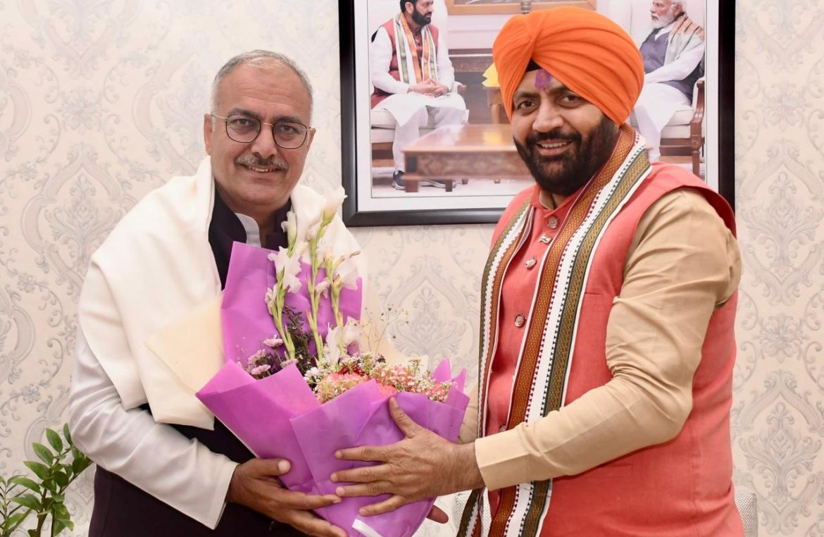 हरियाणा से राज्यसभा प्रत्याशी संजय भाटिया को मुख्यमंत्री नायब सिंह सैनी ने दी हार्दिक बधाई