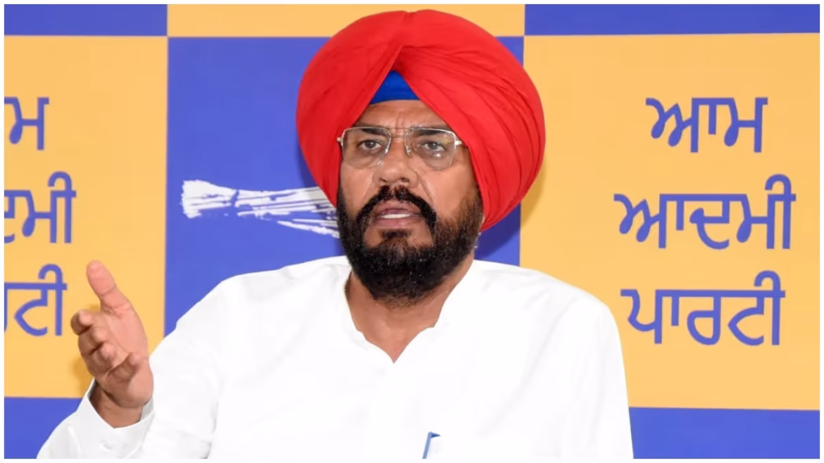AAP विधायक कुलदीप सिंह ने अकाली दल पर साधा निशाना, “गैंगस्टरों को टिकट देने” की नीति पर उठाए सवाल
