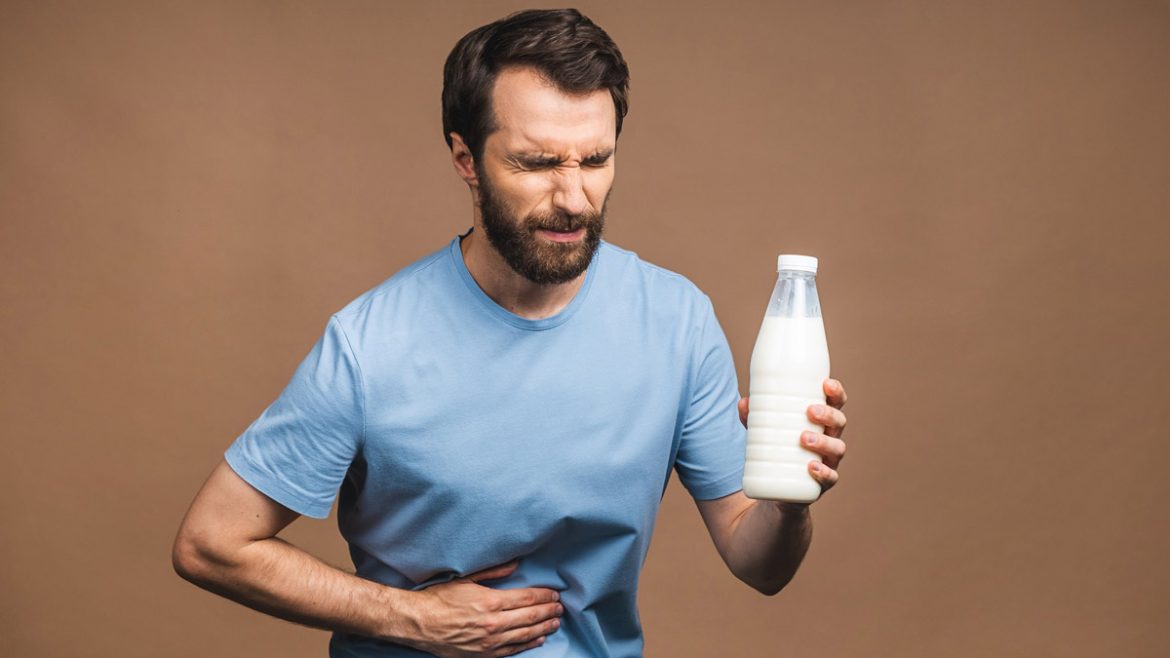 Lactose Intolerance Symptoms: दूध पीने के बाद गैस और पेट दर्द क्यों होता है? जानें लैक्टोज इंटॉलरेंस के कारण और किन लोगों को दूध नहीं पीना चाहिए