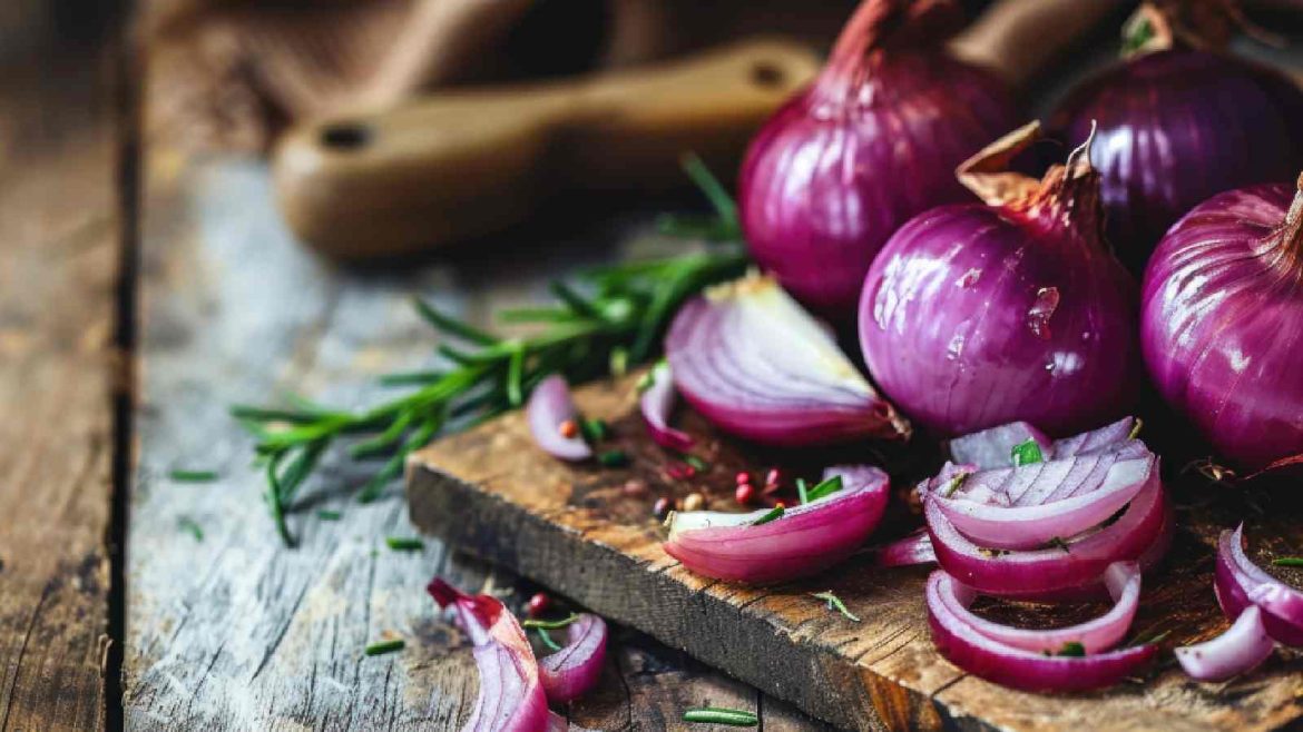 गर्मी में कच्चा प्याज खाने के फायदे: सेहत और इम्यूनिटी दोनों के लिए बेहतरीन