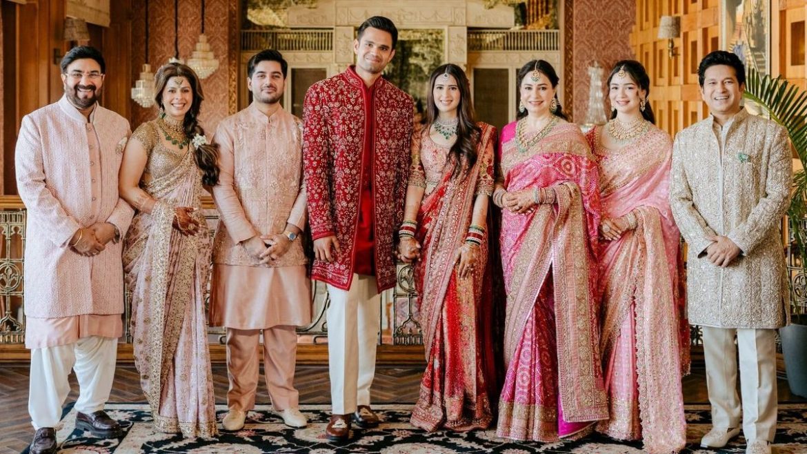 अर्जुन तेंदुलकर और सानिया चंडोक की शादी: वरमाला के बाद हुआ रोमांटिक पल, सचिन का रिएक्शन हुआ वायरल