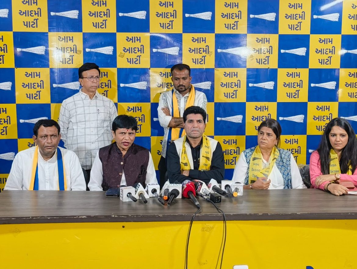 अहमदाबाद में AAP ने कांग्रेस पर बड़ा वार, जमनाबेन वेगडा समेत 400 कार्यकर्ता शामिल