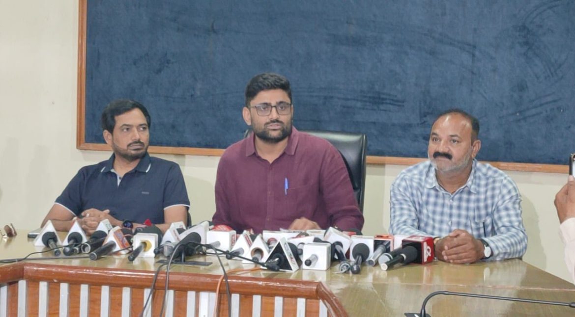 गोपाल इटालिया: अहमदाबाद और सूरत में 8,000 लोगों के पास हथियार के लाइसेंस, सुखी-संपन्न लोगों को पुलिस तंत्र पर भरोसा नहीं