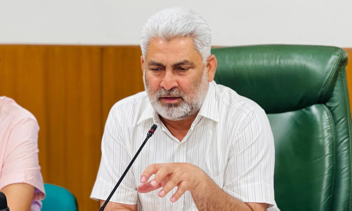 पंजाब मंत्री लाल चंद कटारुचक ने एलपीजी, पेट्रोल और डीजल की निर्बाध आपूर्ति सुनिश्चित करने की अपील की
