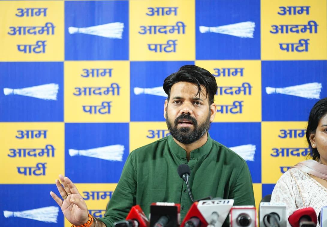 प्रवीण कुमार ने दिल्ली MCD पर उठाए सवाल: बुलेट ट्रेन ट्रैक पर गंदगी और प्रशासनिक सुस्ती