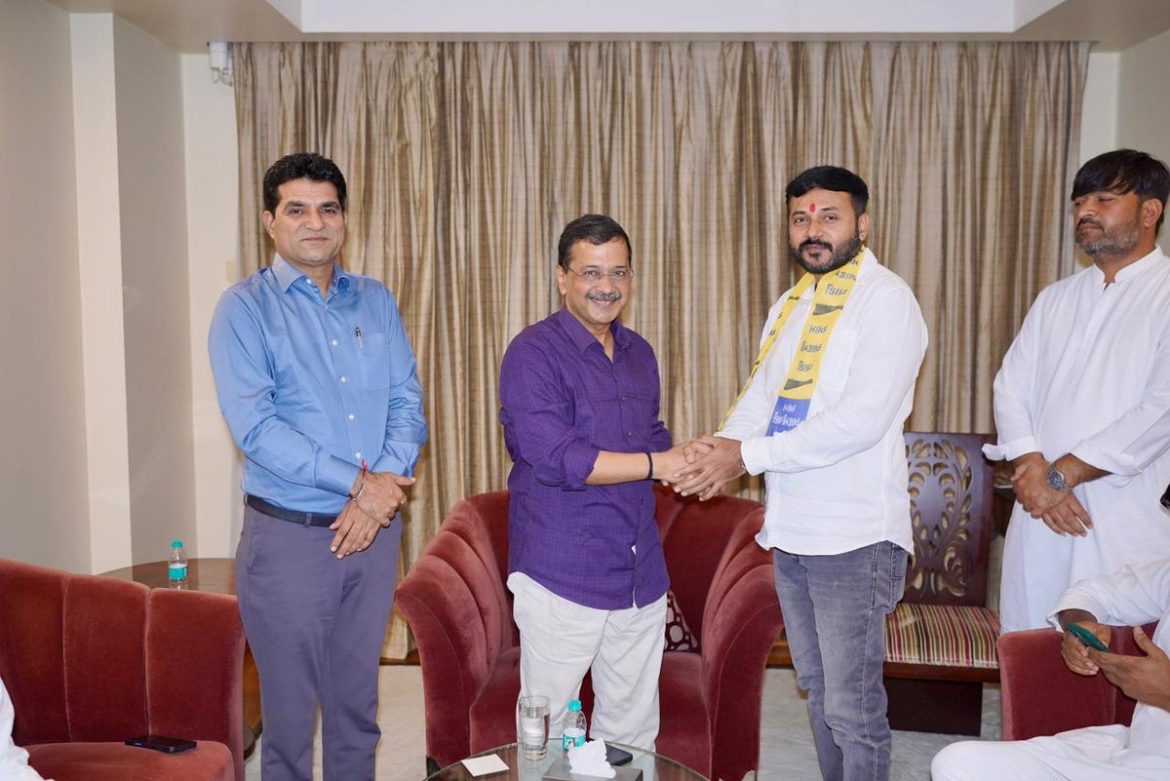 मयूरधनभाई गढ़वी AAP में शामिल, गुजरात में पार्टी की लोकप्रियता में बढ़ोतरी