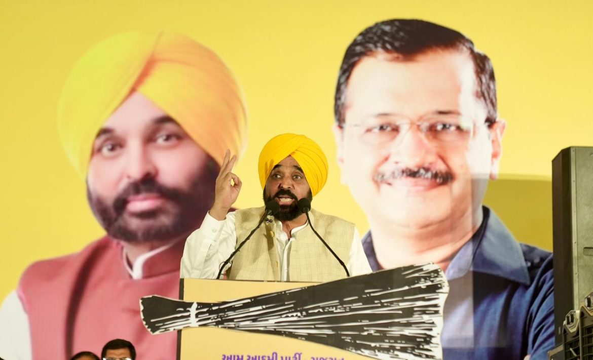 मुख्यमंत्री भगवंत मान की सरकार ने 65,000 से अधिक नौकरियां बिना सिफारिश या आवेदन के दी