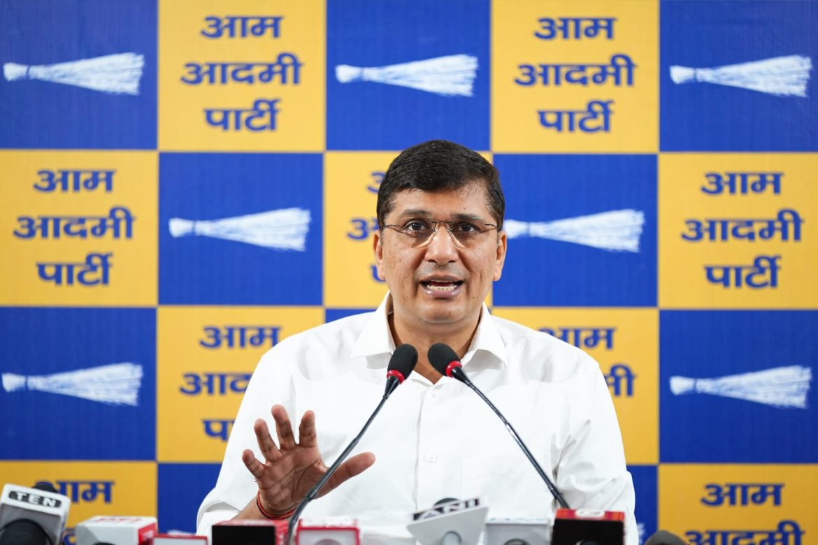 सौरभ भारद्वाज ने जताई चिंता: रेखा गुप्ता ने पूर्वांचल की महिलाओं की पिंक टिकट योजना बंद की, मनोज तिवारी को किया अनदेखा