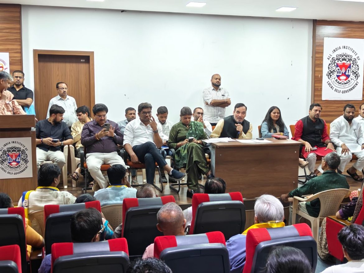 AAP के उम्मीदवारों और बूथ प्रमुखों को प्रभारी गोपाल राय ने दिया महत्वपूर्ण मार्गदर्शन