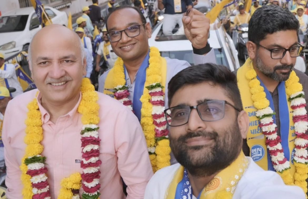 AAP नेता मनीष सिसोदिया, गोपाल इटालिया और मनोज सोरठिया ने सूरत में किया शक्ति प्रदर्शन