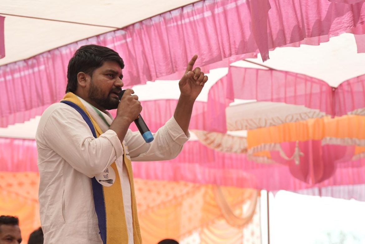 AAP विधायक चैतर वसावा की मौजूदगी में खंभात में बड़ी रैली, दिखा चुनावी जोश