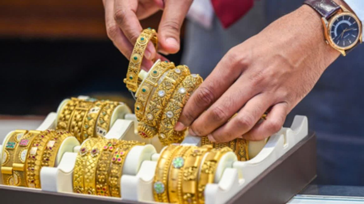 Gold Silver Price: सोना-चांदी की कीमतों में बड़ी गिरावट - ऑल टाइम हाई से चांदी 1.96 लाख और सोना 50,000 रुपये सस्ता
