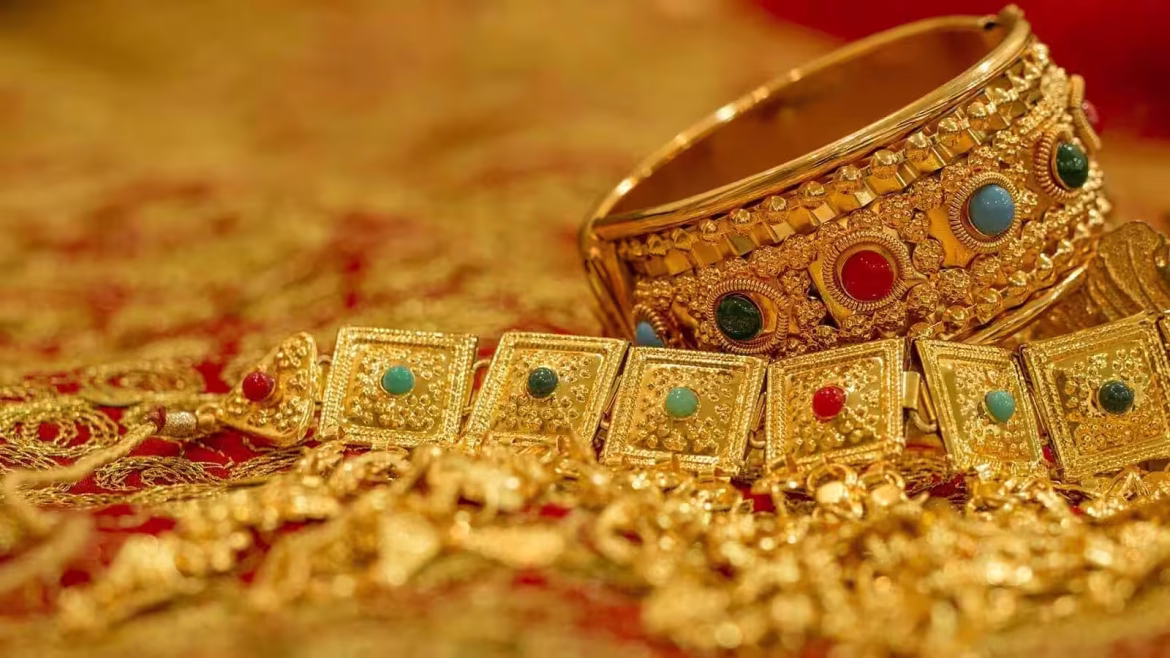 Gold Silver Price Today: सोने-चांदी की कीमतों में गिरावट, शादी सीजन में खरीदारी का सुनहरा मौका, जानें आज का ताजा रेट