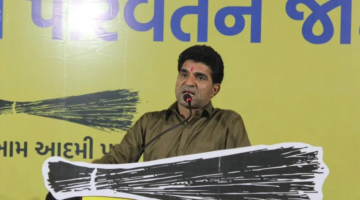 गुजरात में AAP का बड़ा ऐलान: 2026 स्थानीय स्वशासन चुनावों के लिए “सूचना का अधिकार दस्तावेज” जारी