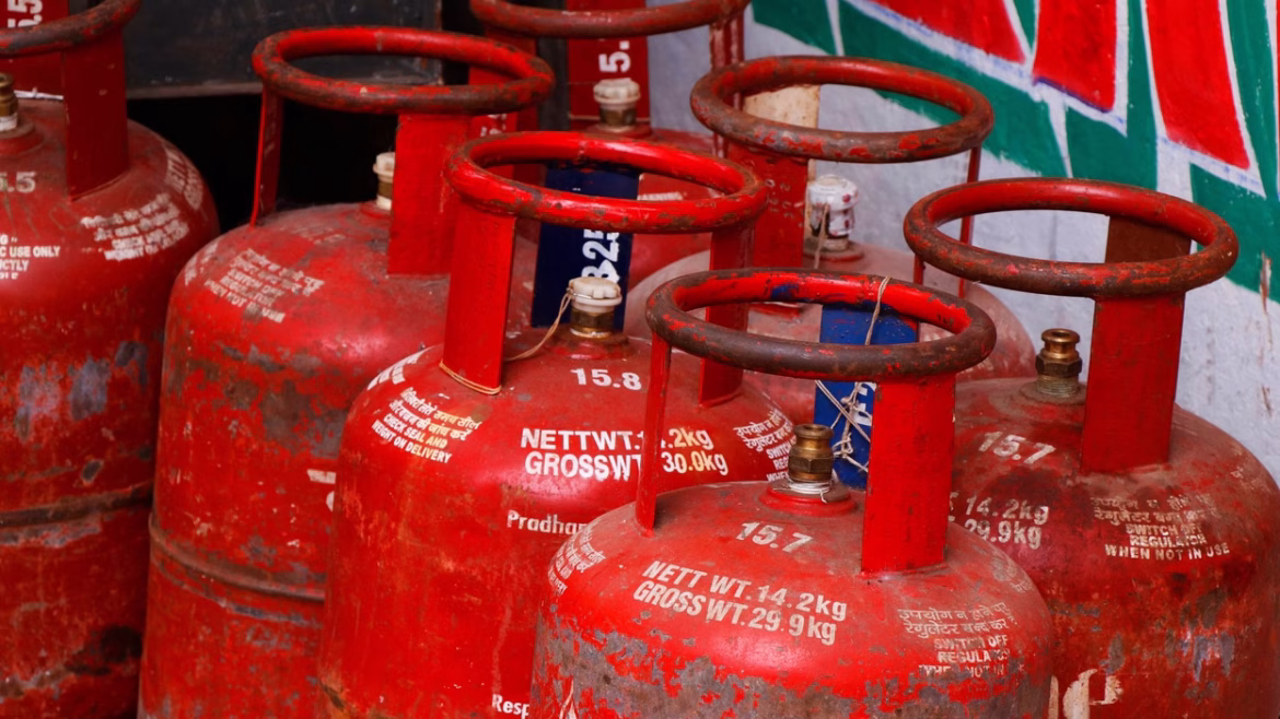 LPG New Rules 2026: 1 मई के बाद LPG नियमों में बदलाव की संभावना, बुकिंग और डिलीवरी प्रक्रिया हो सकती है प्रभावित
