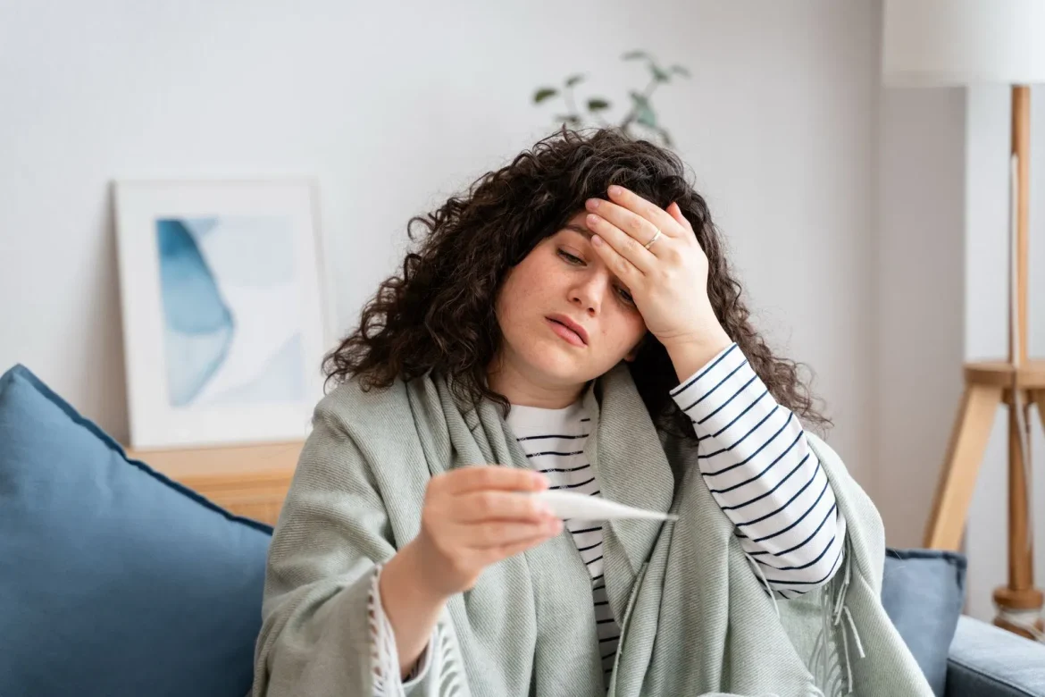 Summer Fever Causes: गर्मी में बुखार को हल्के में न लें, हो सकता है मलेरिया या गंभीर संक्रमण का संकेत