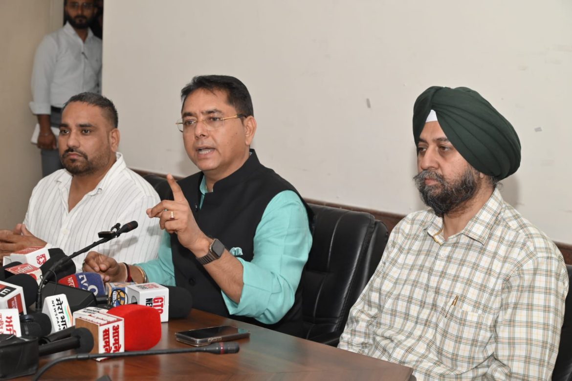 अमन अरोड़ा: मुख्यमंत्री रोशन पंजाब योजना’ के तहत पंजाब के 13,000 गांवों को सोलर एल.ई.डी लाइटों से किया जाएगा रोशन: