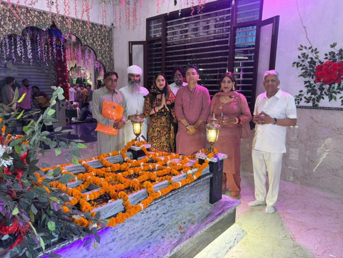 अमन अरोड़ा ने सूनाम में हाजी चंद महंत जी की पुण्यतिथि पर चढ़ाया श्रद्धांजलि पुष्प, आयोजित हुआ क़व्वाली कार्यक्रम