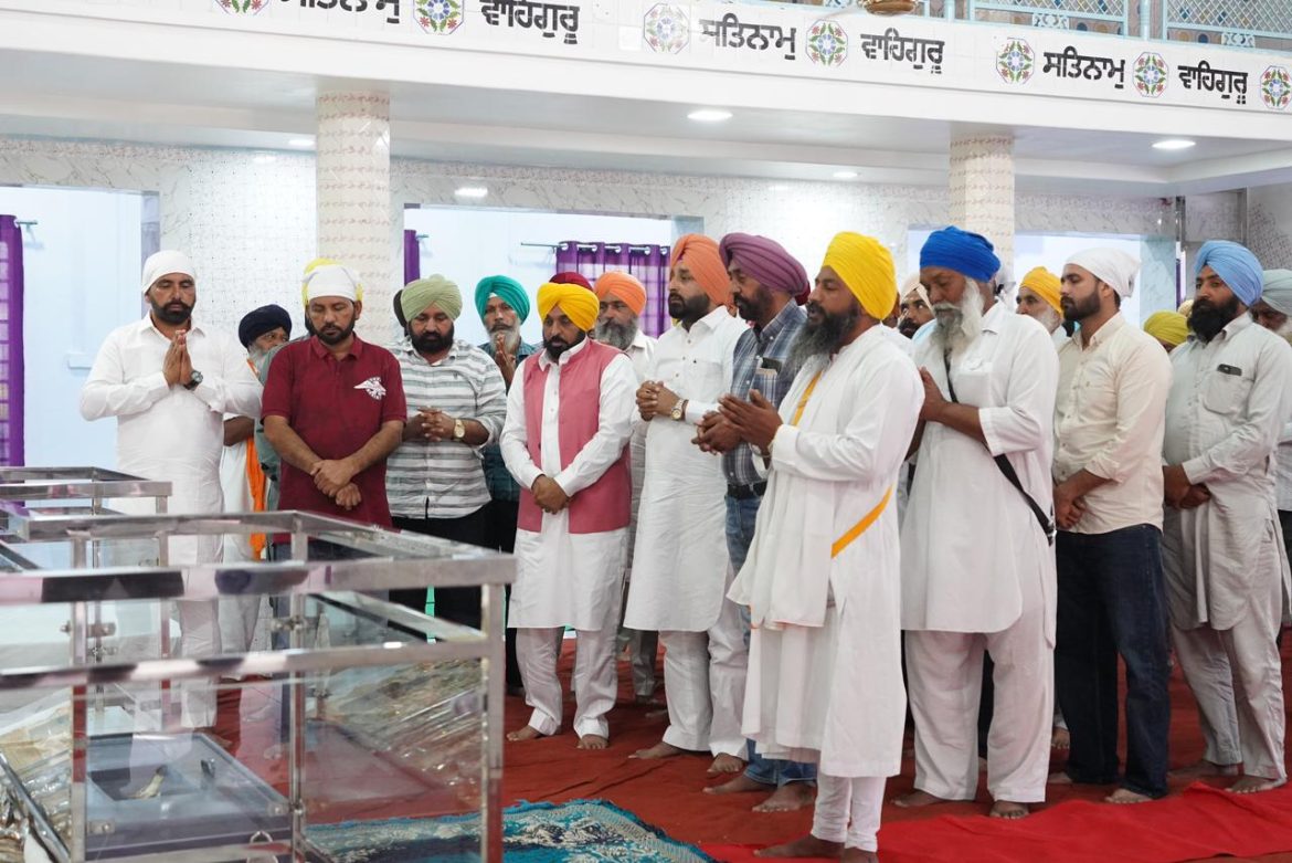 मुख्यमंत्री भगवंत मान ने सतलुज गुरुद्वारा साहिब में शीश झुकाया, जनता की सेवा में जुटने का जताया संकल्प