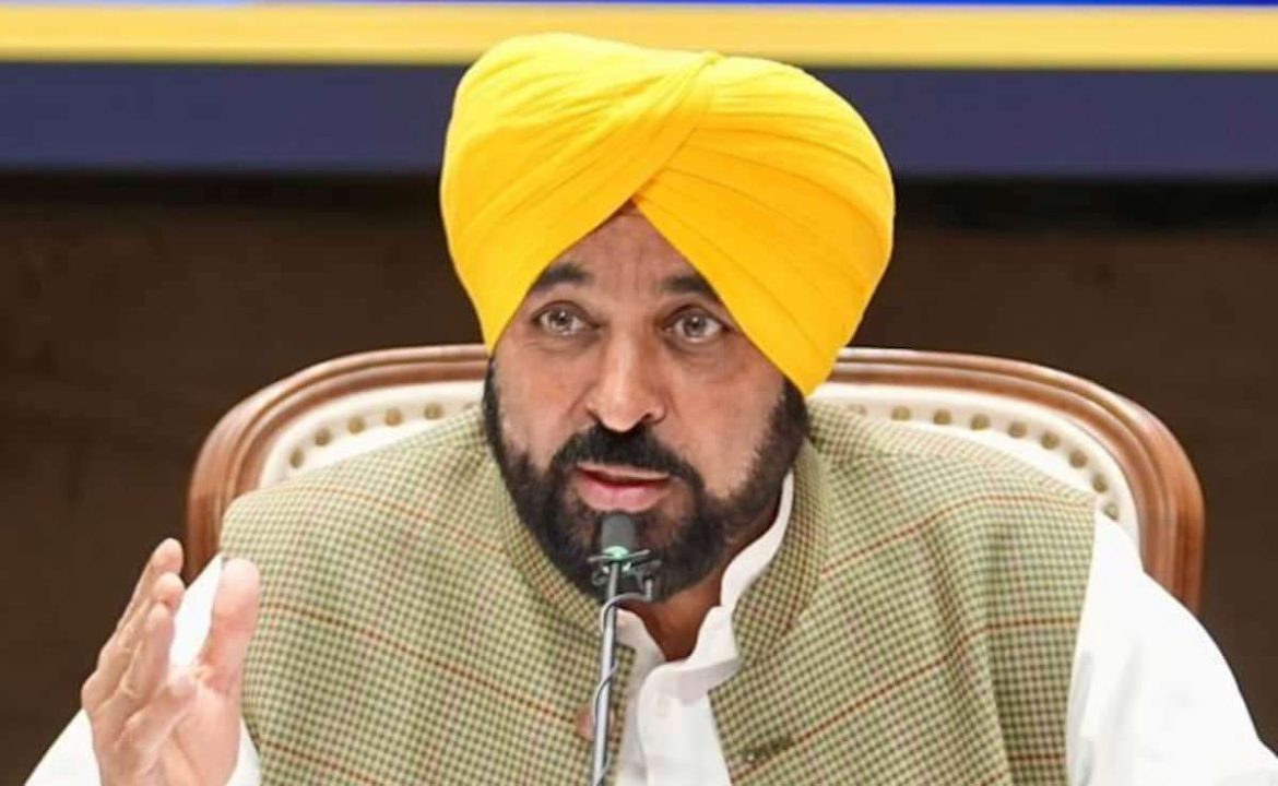 बंदूकों, ग्रेनेड और ड्रोन की बरामदगी के साथ, पंजाब पुलिस ने ‘गैंगस्टरों के खिलाफ जंग’ के तहत ऑपरेशन तेज़ किए