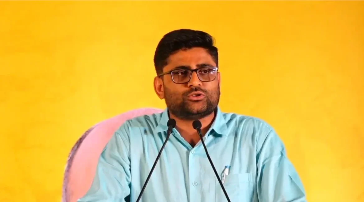 गोपाल इटालिया: खंभालिया में इसुदान गढवी को हिरासत में लिया, चुनाव से पहले भाजपा की दबंगई