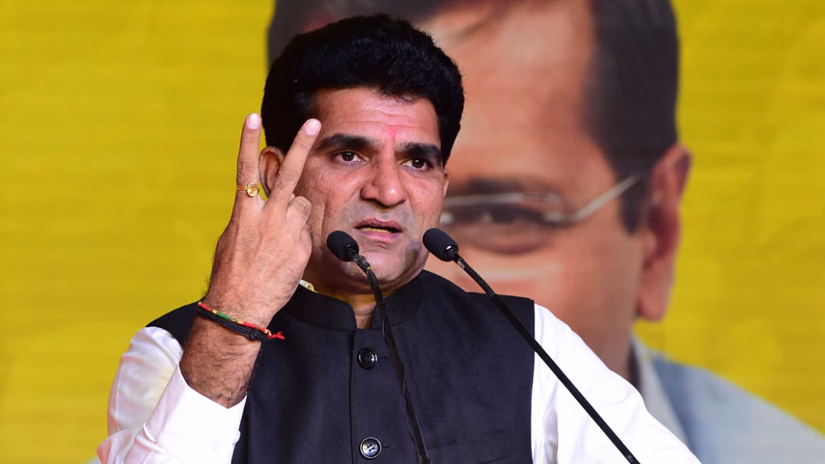 इसुदान गढ़वी: मजबूत लीडरशिप के साथ AAP ने सूरत से मनोज सोरठिया को उम्मीदवार घोषित किया