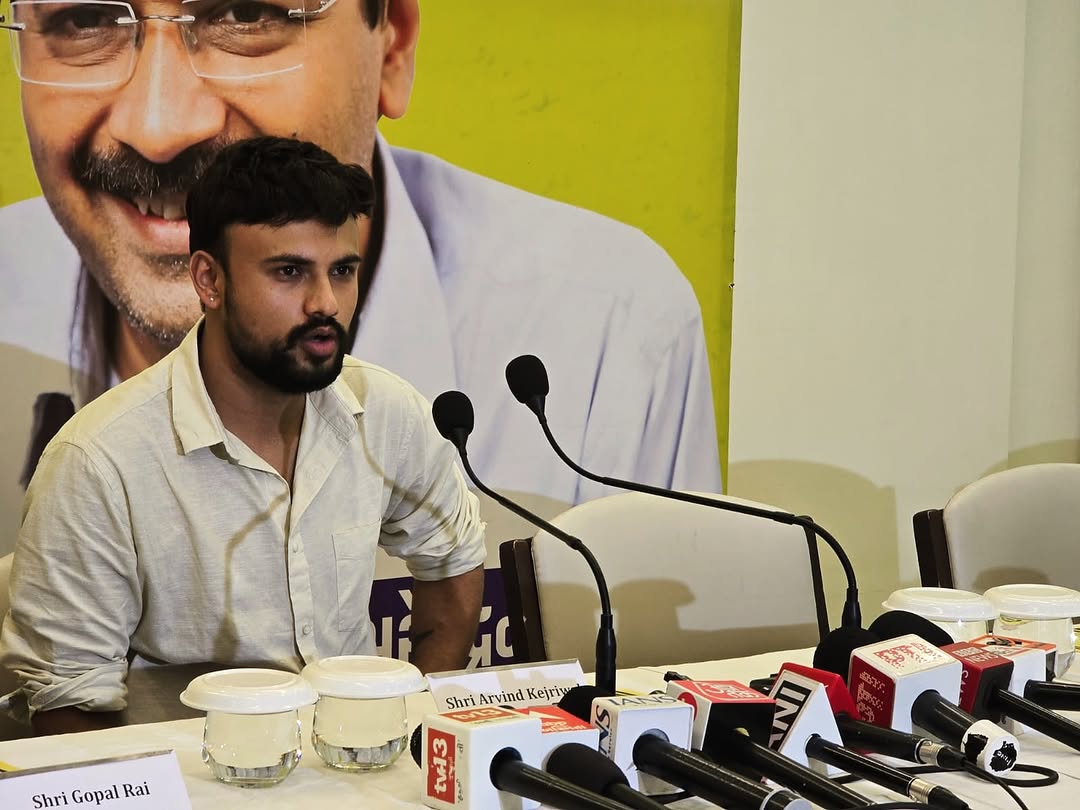 गुजरात राजनीति: AAP का आरोप - उम्मीदवारों पर नामांकन वापस लेने का दबाव, BJP पर प्रशासनिक मशीनरी के दुरुपयोग का दावा