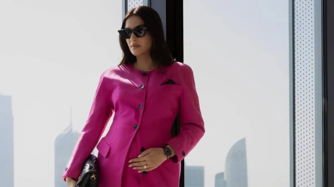 सोनम कपूर दूसरी बार बनी मां: अस्पताल से शेयर की पहली तस्वीरें, सादगी भरा लुक छा गया