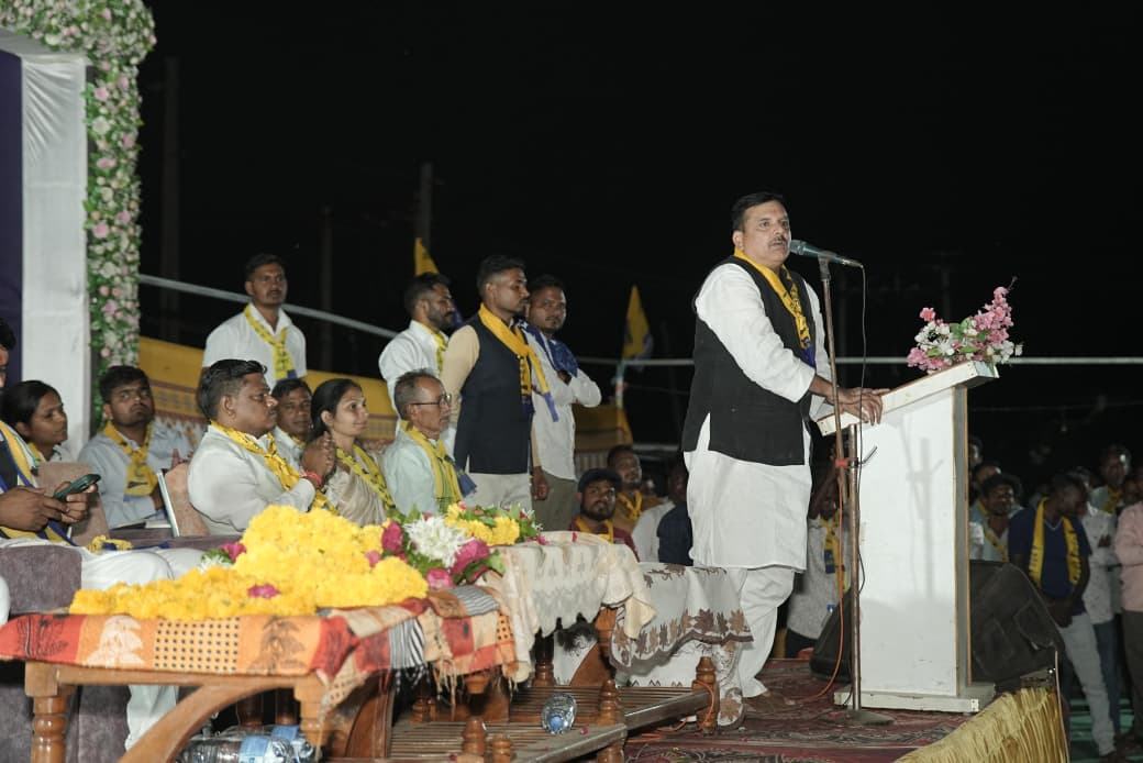डेडियापाड़ा में AAP का शक्ति प्रदर्शन, सांसद संजय सिंह की सभा में भारी जनसमूह उमड़ा