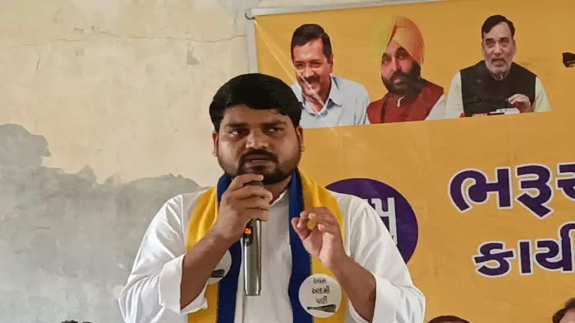 सागबारा बाजार में AAP का डोर-टू-डोर प्रचार, विधायक चैतर वसावा का जनसंपर्क तेज