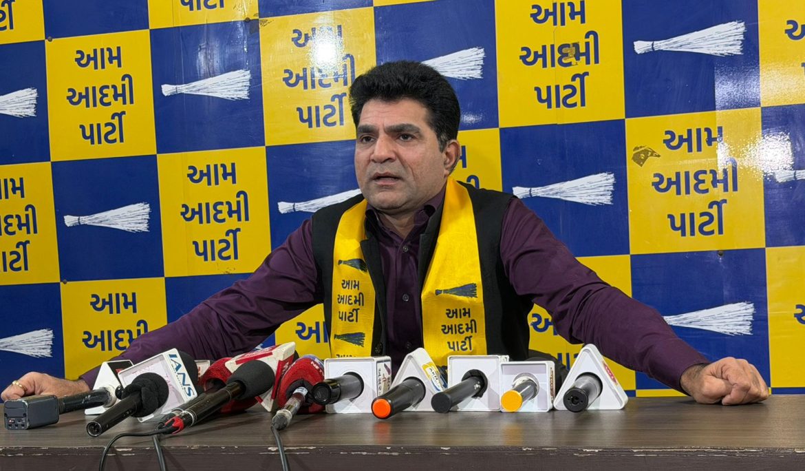 सूरत नगर निगम चुनाव: AAP के राज्य महासचिव मनोज सोरठिया मैदान में, इसुदान गढ़वी ने की आधिकारिक घोषणा