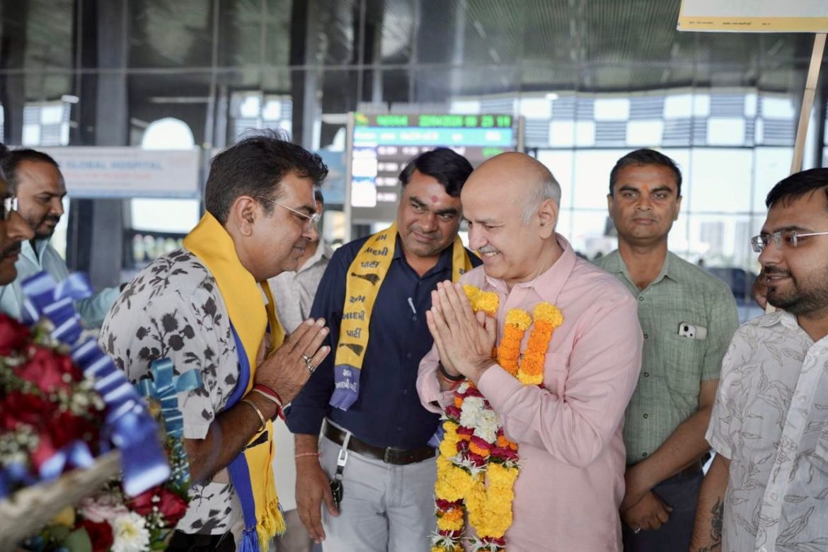 सूरत से मनीष सिसोदिया ने शुरू किया गुजरात दौरा, नगर निगम चुनाव में बदलाव और बेहतर शिक्षा व्यवस्था का किया आह्वान