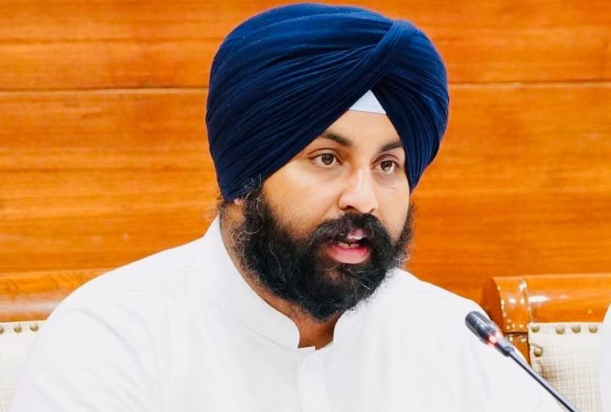 हरजोत सिंह बैंस: भगवंत मान सरकार द्वारा पाठ्य पुस्तकों के वितरण में एकाधिकार समाप्त; निजी स्कूलों के विद्यार्थियों को बोर्ड द्वारा सीधे तौर पर की जाएगी किताबों की सप्लाई