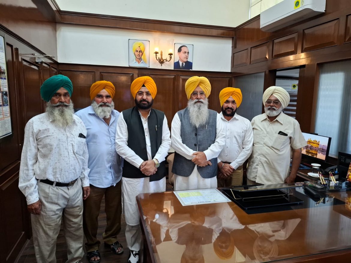 हरदीप सिंह मुंडियां: चंडीगढ़ सिविल सचिवालय में जनसुनवाई, लोगों की समस्याओं पर तुरंत कार्रवाई के निर्देश