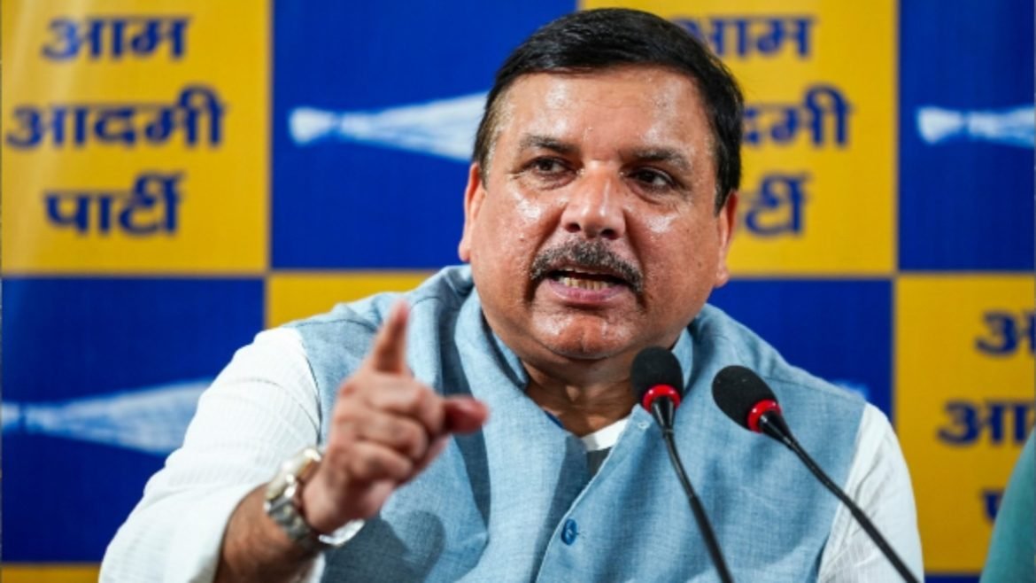 AAP सांसद संजय सिंह का यूपी सरकार पर तीखा हमला, पेपर लीक और भेदभाव पर उठाए सवाल