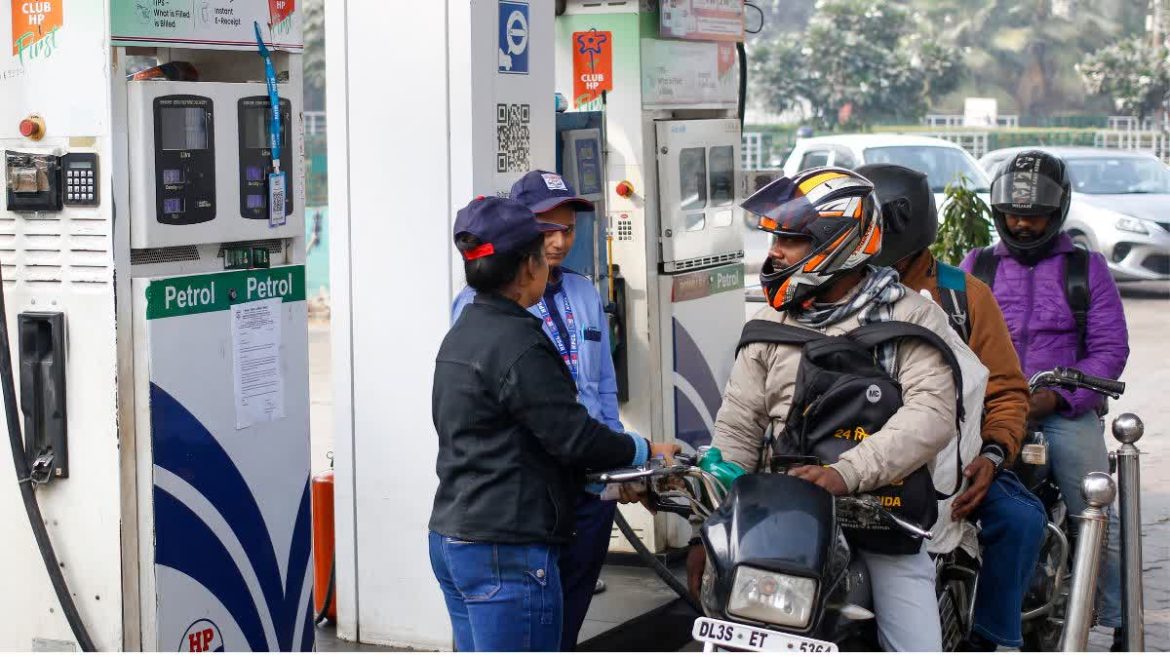 Fuel Price Alert: बड़ी राहत! डीजल और ATF के एक्सपोर्ट टैक्स में भारी कटौती, जानें कितने रुपये हुए कम