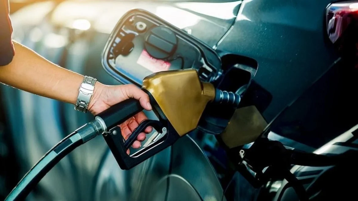 Petrol Diesel Price Today: क्या जल्द बढ़ेंगे पेट्रोल-डीजल के दाम? RBI गवर्नर के इशारे के बाद चर्चा तेज, जानें आज का ताजा रेट