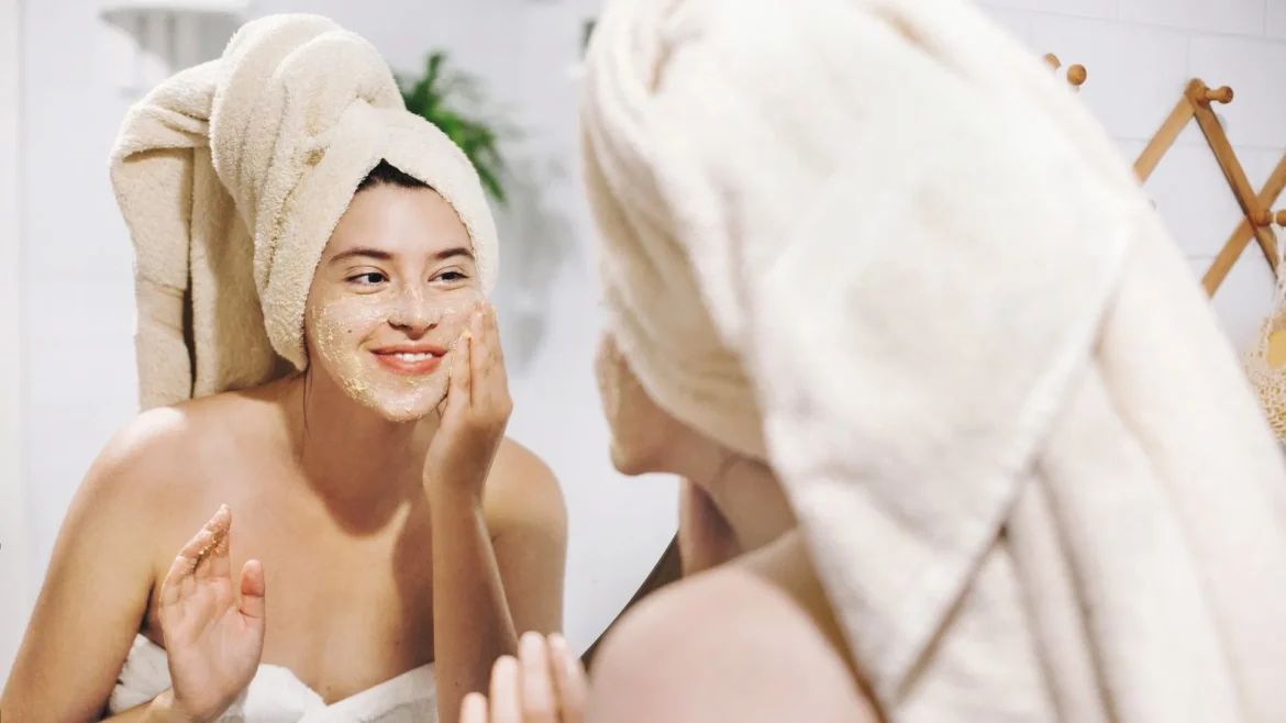 Summer Skincare Tips: गर्मियों में घर पर करें फेस टैनिंग से बचाव और त्वचा को बनाएं ग्लोइंग