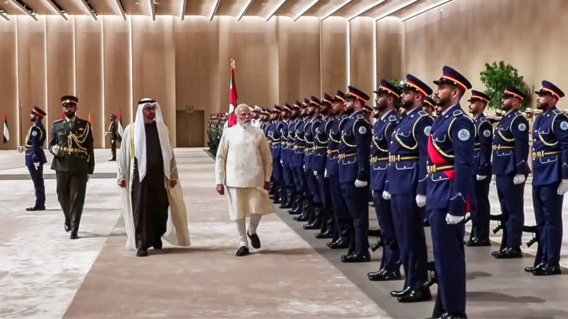 UAE पहुंचने पर प्रधानमंत्री नरेंद्र मोदी के विमान को मिला F-16 एस्कॉर्ट, 5 देशों की विदेश यात्रा की शुरुआत