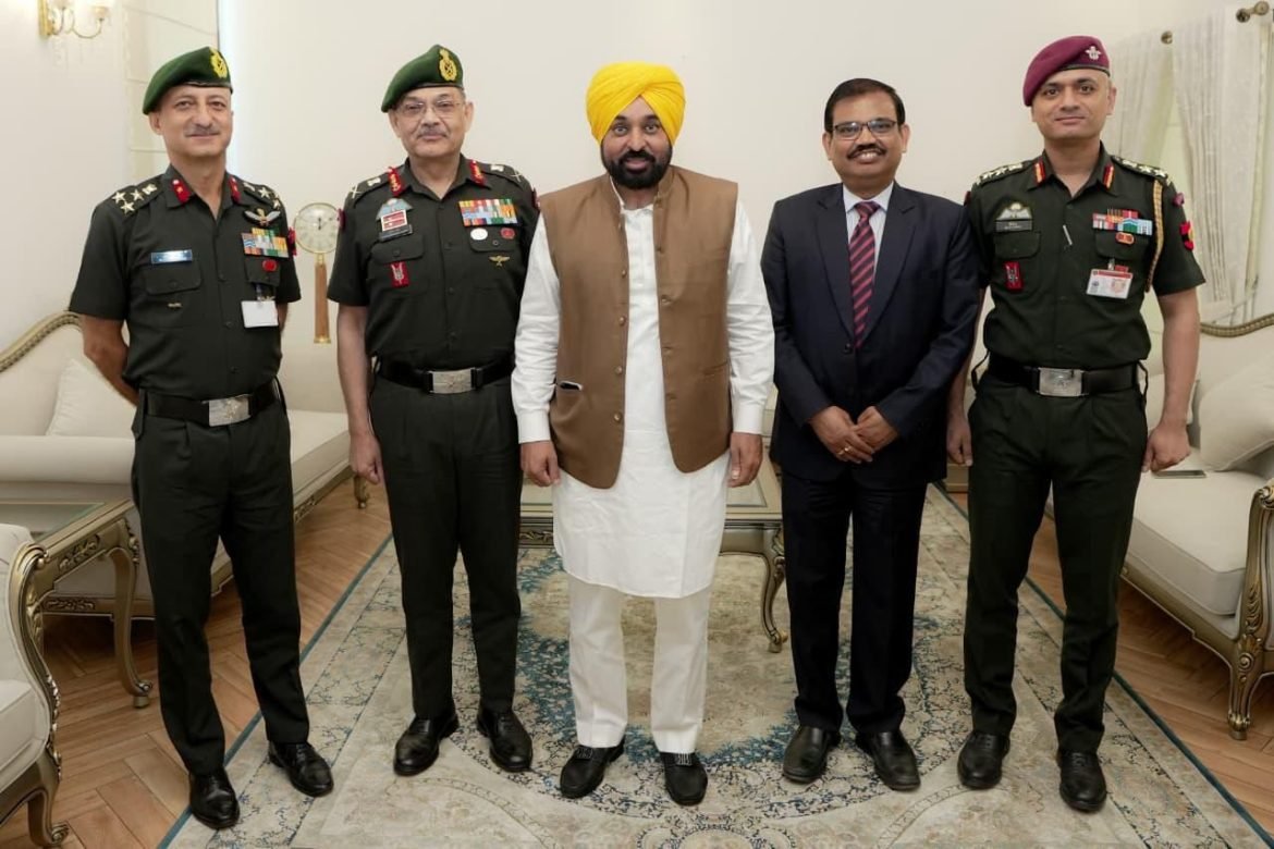 मुख्यमंत्री भगवंत सिंह मान ने पश्चिमी कमान के आर्मी कमांडर के साथ सीमावर्ती सुरक्षा, राहत कार्यों और ऑपरेशनल तैयारियों के बारे में विचार-विमर्श किया