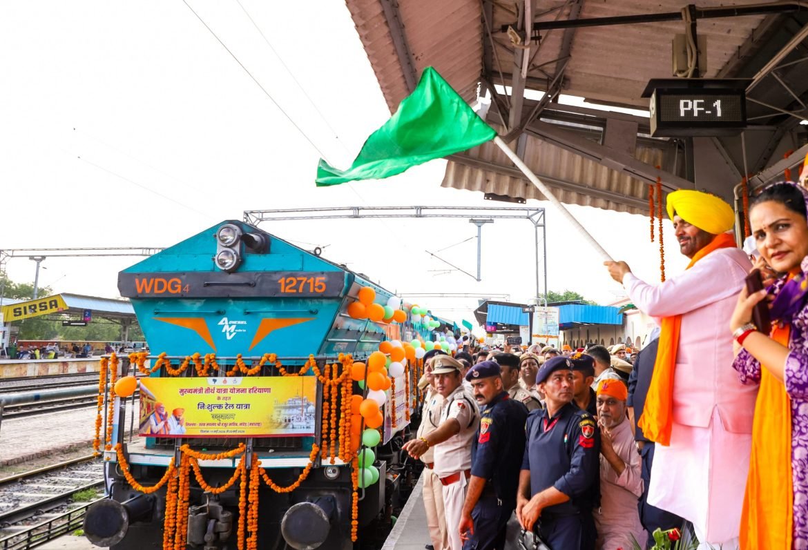सिरसा से नांदेड़ साहिब विशेष ट्रेन रवाना: मुख्यमंत्री नायब सिंह सैनी ने श्रद्धालुओं को दिखाई हरी झंडी