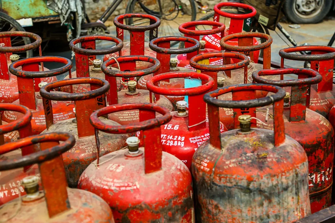 LPG Cylinder Rate Today: 13 मई को 14.2 किलो गैस सिलेंडर के दाम स्थिर, कमर्शियल सिलेंडर महंगा