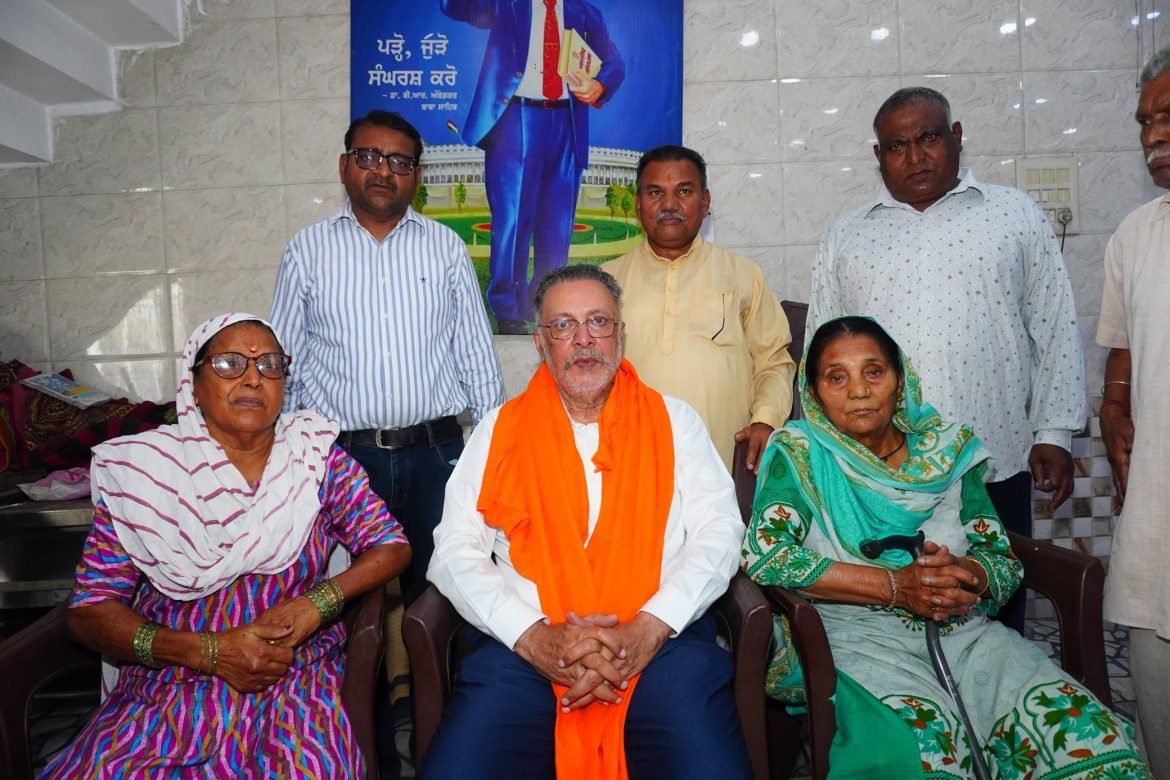 डॉ. बलबीर सिंह ने त्रिपुरी पटियाला में वाल्मीकि मंदिर में किया मत्था टेका, दी गई सुविधाओं की सौगात