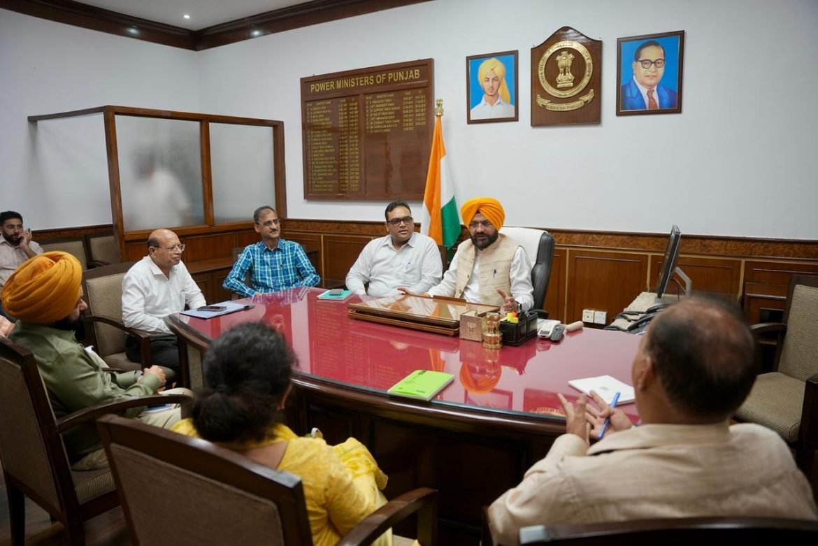 तरुणप्रीत सिंह सौंद ने संभाला बिजली मंत्री का कार्यभार, PSPCL और PSTCL की समीक्षा बैठक की