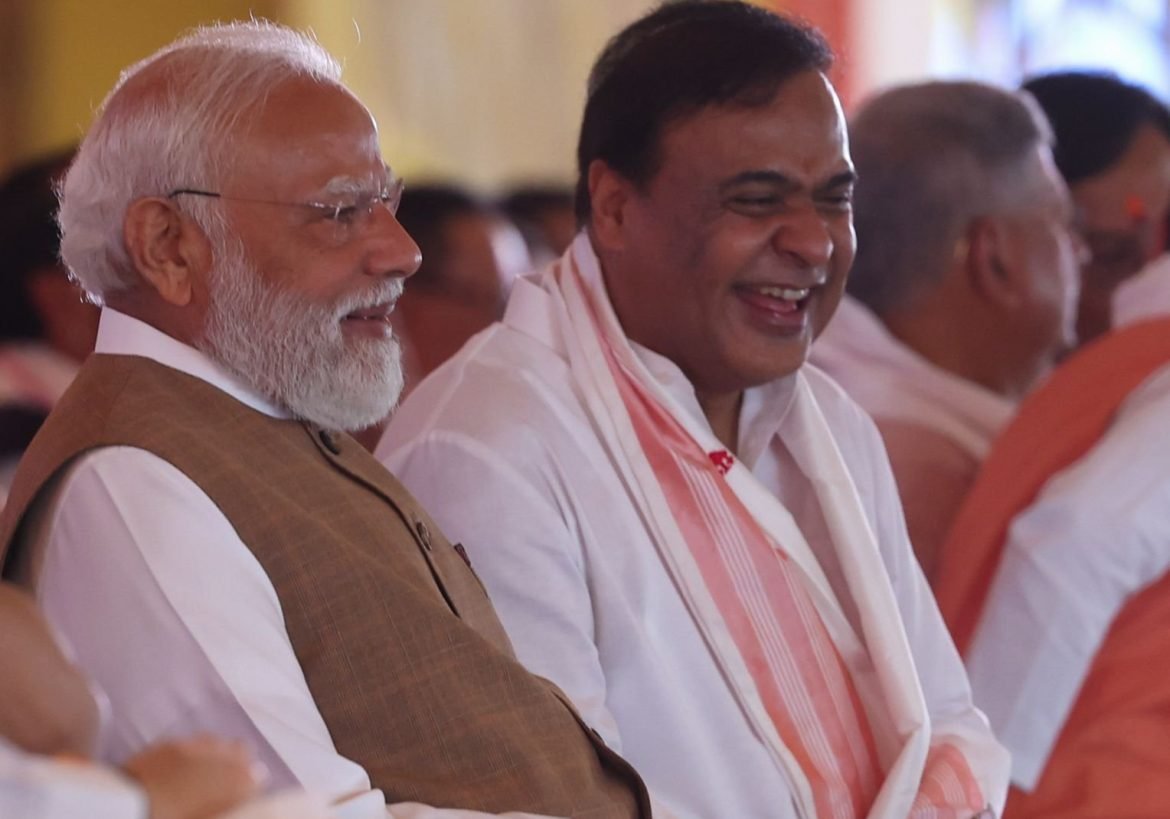 प्रधानमंत्री नरेंद्र मोदी ने हिमंता बिस्वा सरमा को दूसरे कार्यकाल के लिए दी बधाई, असम में एनडीए की बड़ी जीत के बाद नई सरकार का गठन