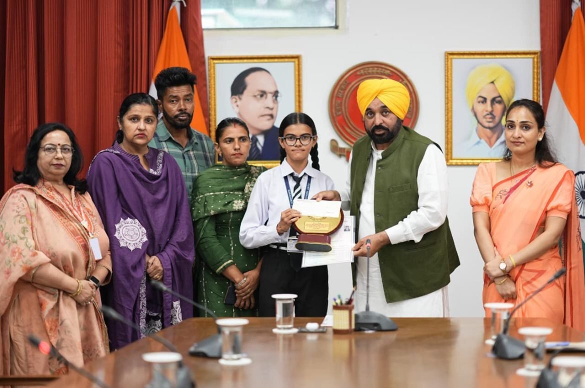 भगवंत मान सरकार की शिक्षा क्रांति का असर, 10वीं बोर्ड परीक्षा में पहले तीन में दो स्थानों पर छात्राओं ने मारी बाजी